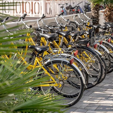 Hotel Atenea Golden Star Caorle Exterior foto