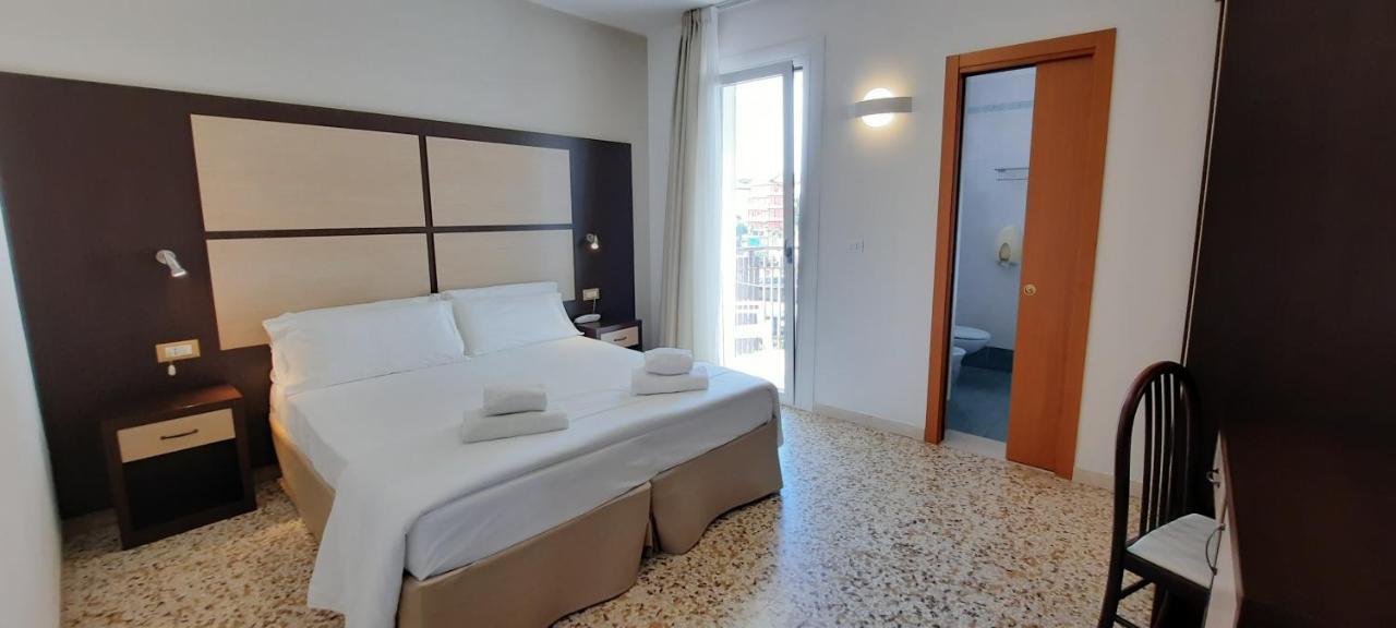 Hotel Atenea Golden Star Caorle Exterior foto