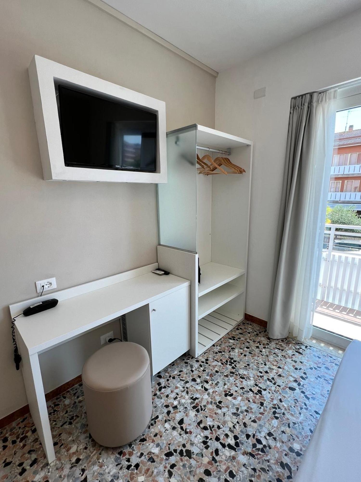 Hotel Atenea Golden Star Caorle Exterior foto