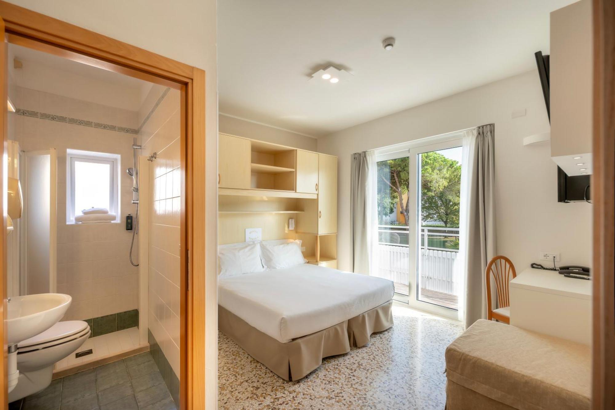 Hotel Atenea Golden Star Caorle Exterior foto