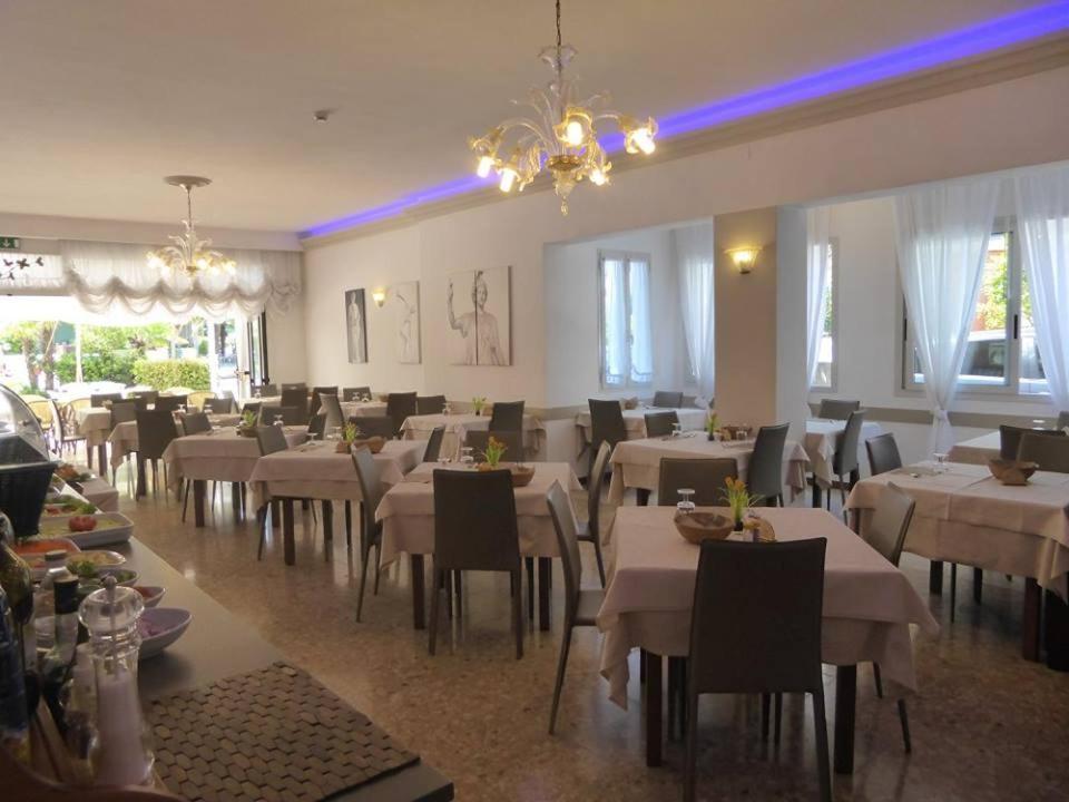 Hotel Atenea Golden Star Caorle Exterior foto
