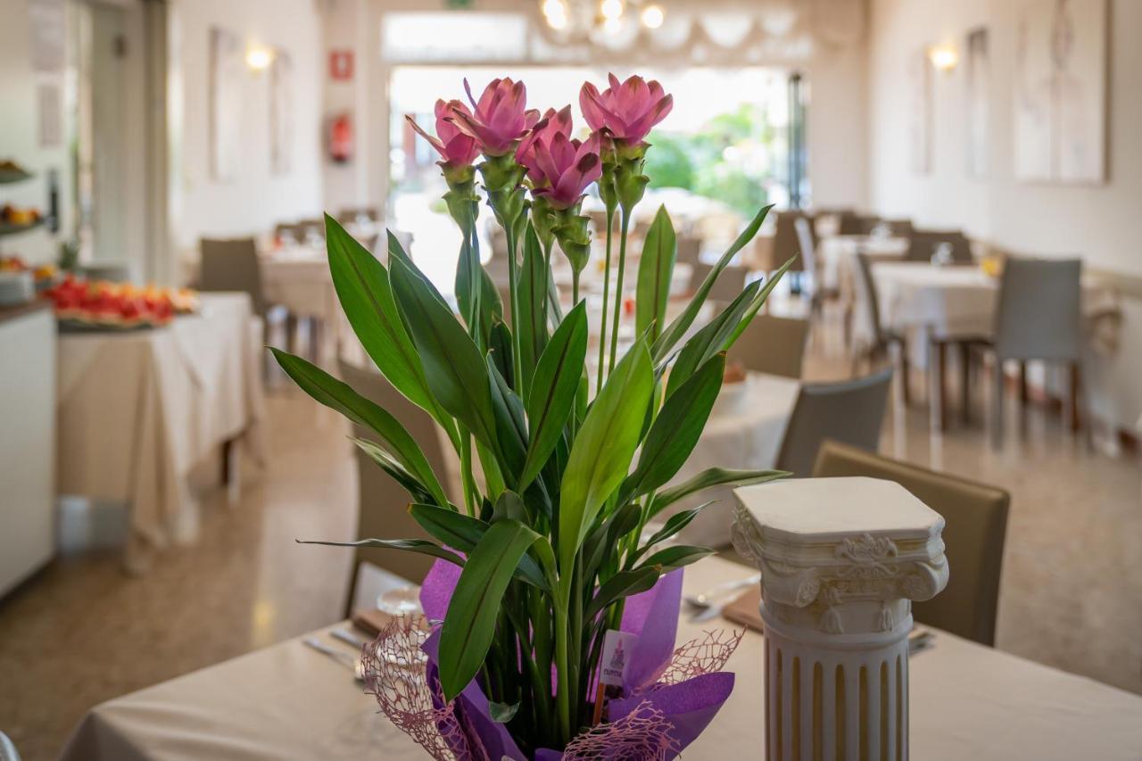 Hotel Atenea Golden Star Caorle Exterior foto