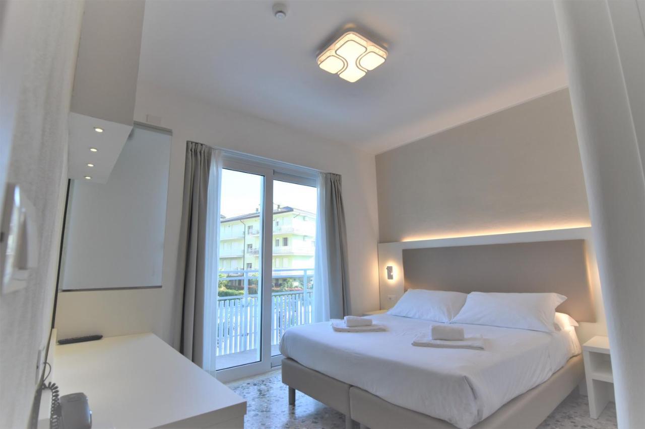 Hotel Atenea Golden Star Caorle Exterior foto